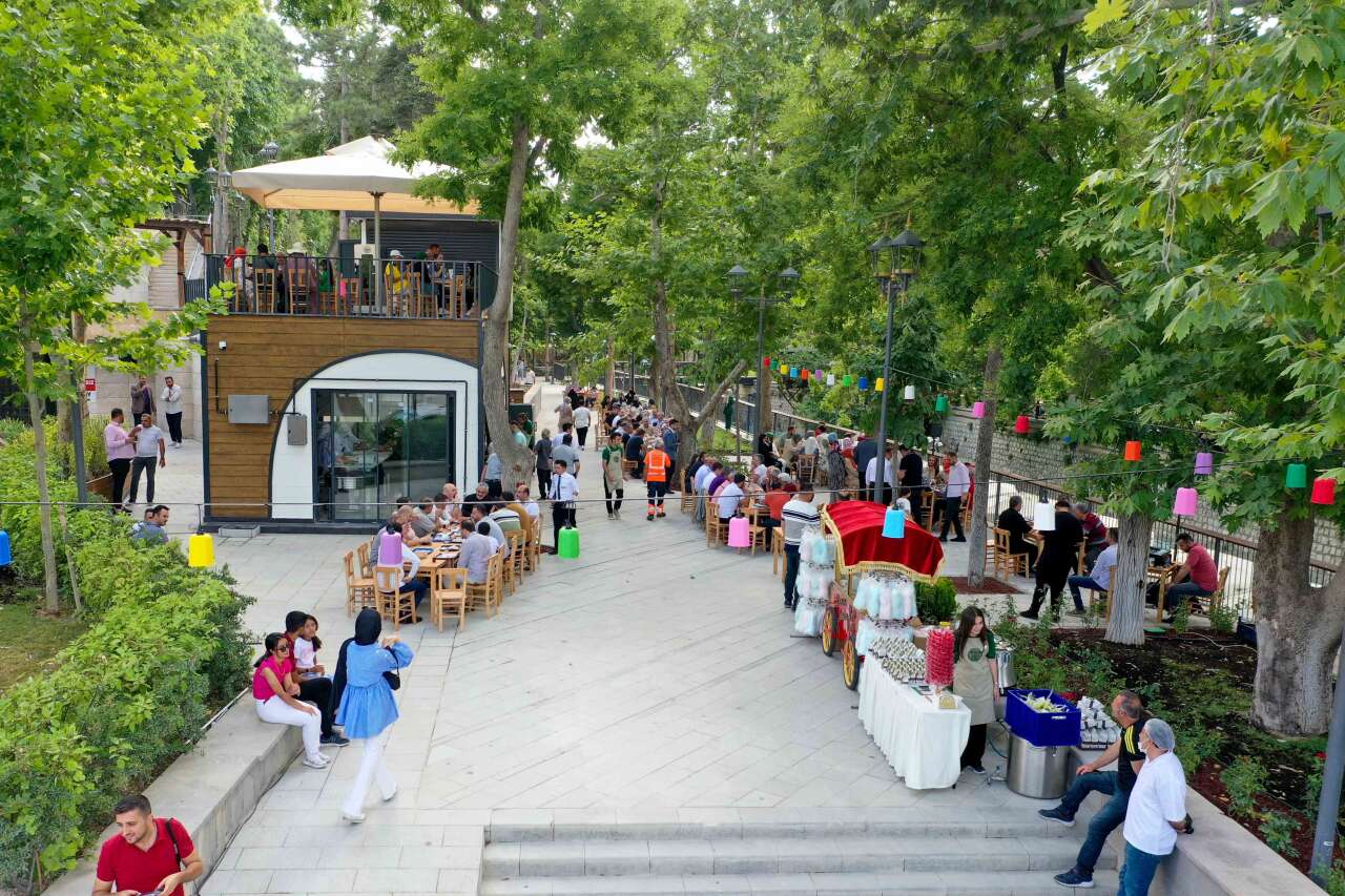 Meram'ın nostalji durağı yeniden Konyalılarla! Bir bardak çay, binlerce hatıra... 9